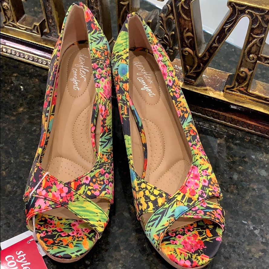 Dex Flex Peep Toe